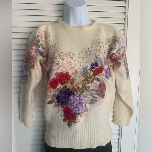 CP Collection vintage women’s floral embroidered cream angora sweater Medium - Picture 1 of 7